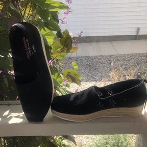 🖤NEW W T🖤 Bobs black espadrilles